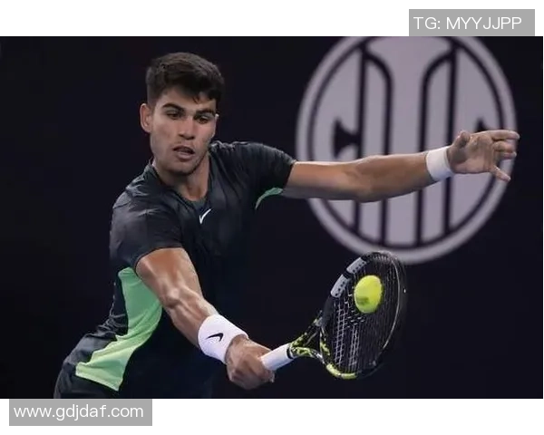 足球与游泳的双料明星是谁他们的成就与魅力引人瞩目 足球与游泳的双料明星是谁他们的成就与魅力引人瞩目