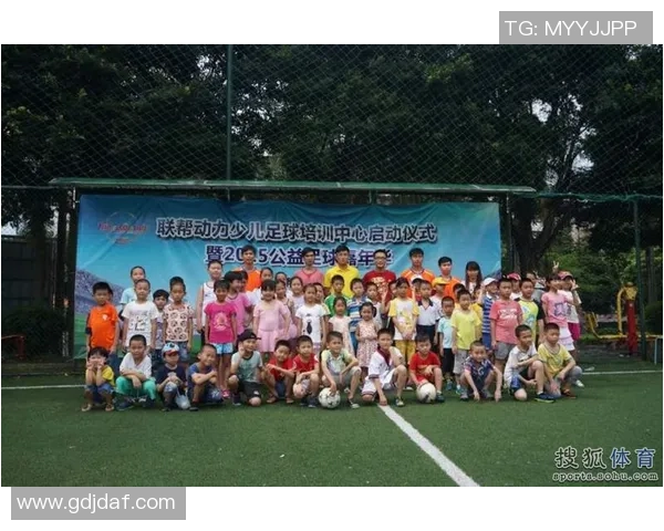 足球明星绝技全解析足球场上的传奇瞬间与技巧展示 足球明星绝技全解析足球场上的传奇瞬间与技巧展示