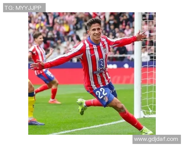 足球明星风采回顾精彩瞬间集锦展现绿茵场上的传奇与荣耀 足球明星风采回顾精彩瞬间集锦展现绿茵场上的传奇与荣耀