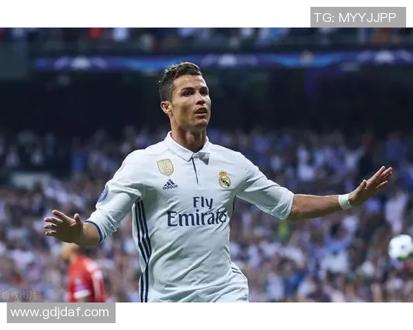 足球明星的辉煌岁月与经典瞬间全景回顾图集 足球明星的辉煌岁月与经典瞬间全景回顾图集